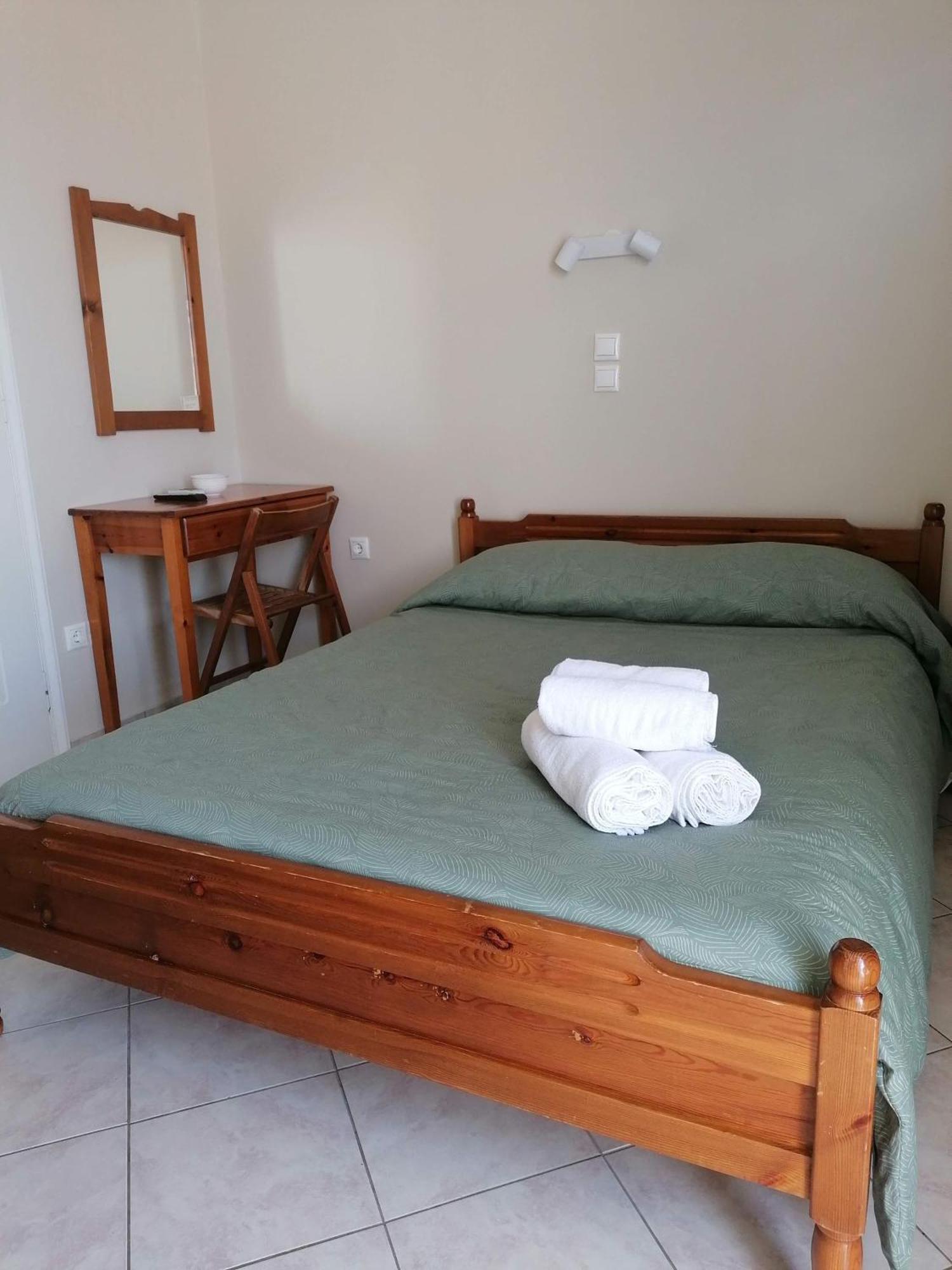 Aparthotel Ta Adelfia Pilos Habitación foto