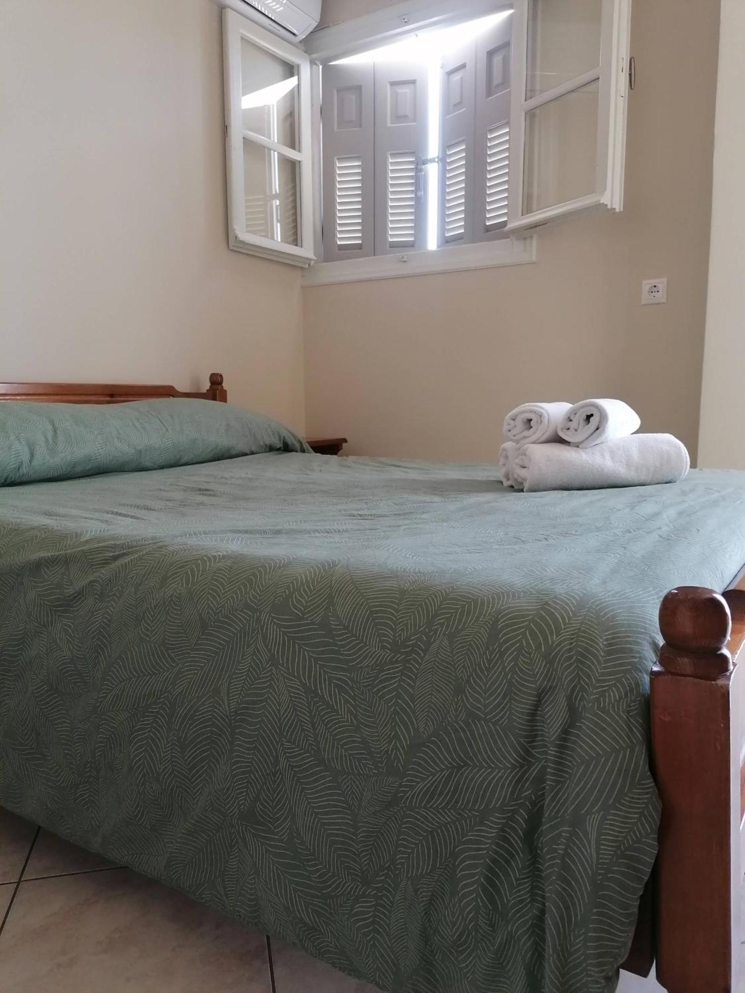 Aparthotel Ta Adelfia Pilos Habitación foto