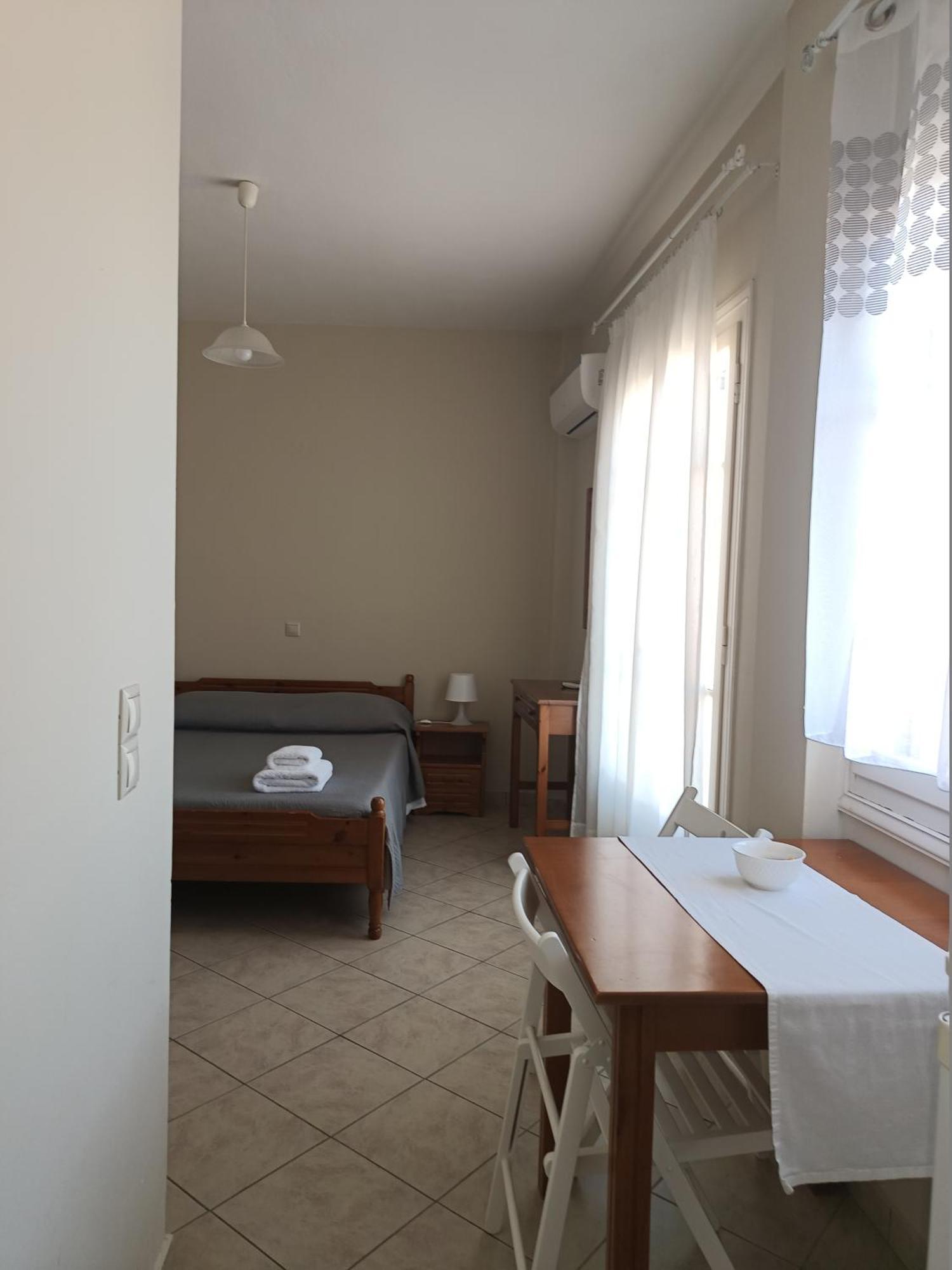 Aparthotel Ta Adelfia Pilos Exterior foto